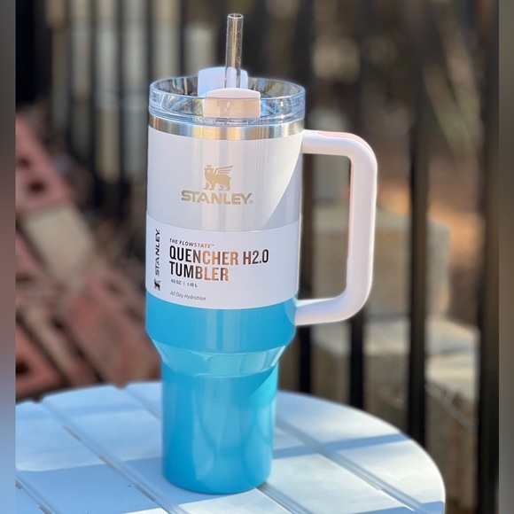 🎉LAST CHANCE🎉 NWT Stanley 40 oz. Quencher H2.0 FlowState Tumbler Pool Ombre - Picture 2 of 6